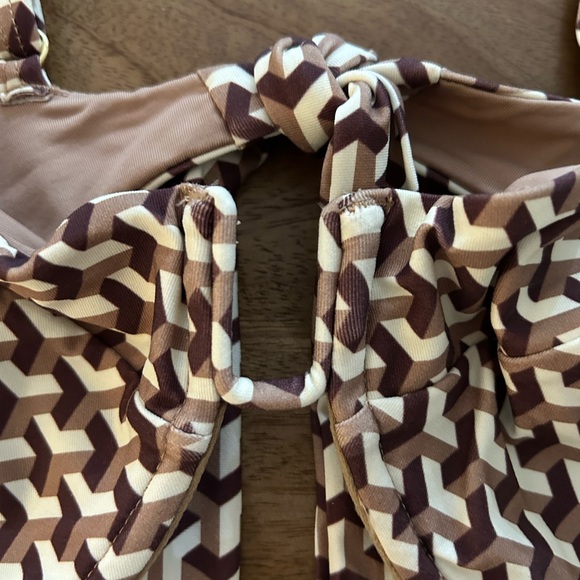 Monday Swimwear Brown and White Geometric Underwire Bikini Top - Picture 6 of 7